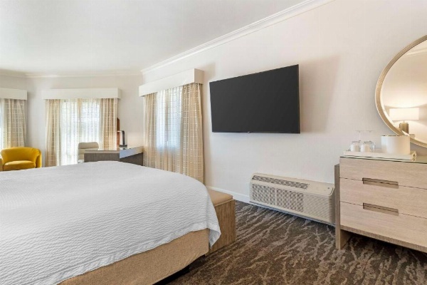 Best Western Plus Novato Oaks Inn image 19